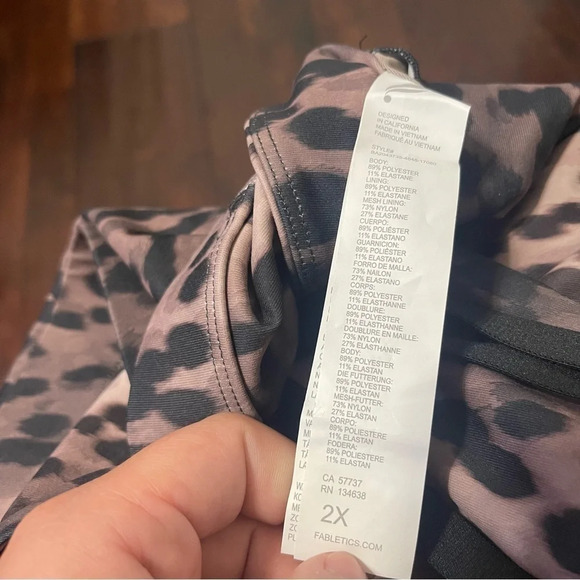 Fabletics Medium Impact Sports Bra Women’s 2X No Padding Strappy Athletic - Picture 5 of 5